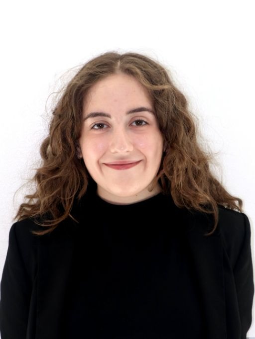 Alba Alizoti headshot