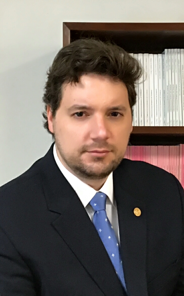Headshot of Rafael Lopez-Monti