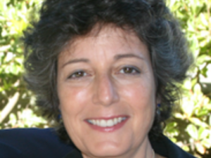 Lynne Weil headshot