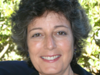 Lynne Weil headshot