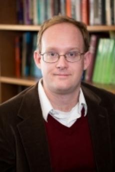 headshot of Eric Grynaviski