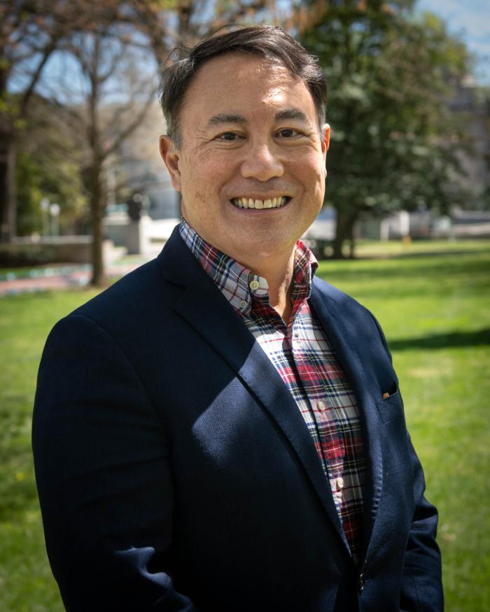 Gary Espinas Headshot