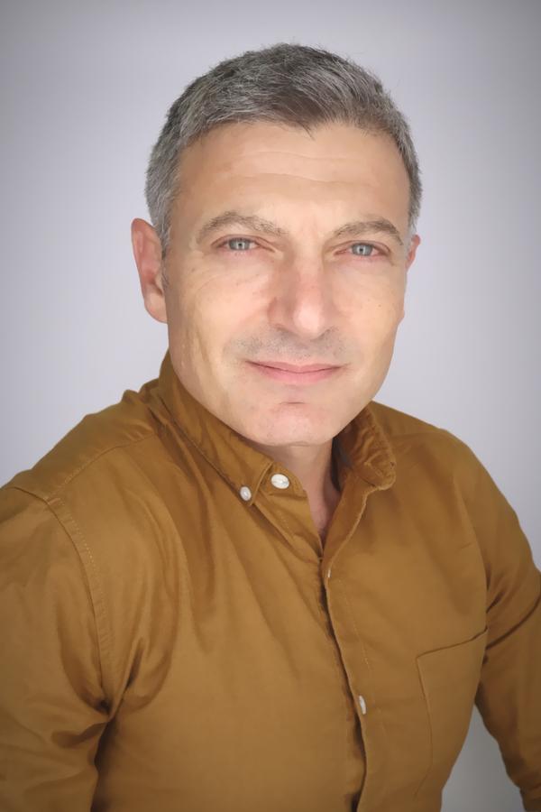 Arie Dubnov headshot