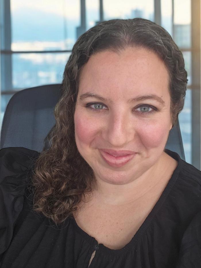 Leslie Archambeault headshot