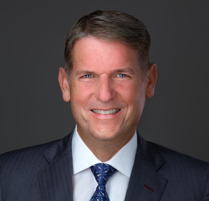 Alumnus Shawn Raymond