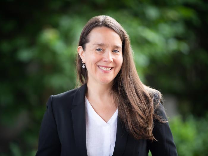 Dr. Amy Austin Holmes headshot