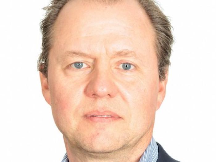 Headshot of Alexander Lennon